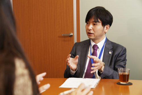 細川弁護士