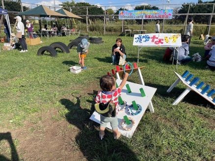 輪投げはスタンダードなゲームなので幼児から大人まで楽しみました
