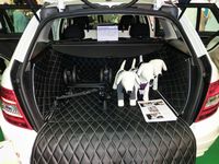 犬用の車用シートカバー。おしゃれです～。